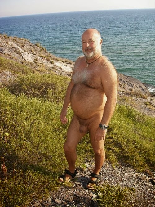 Old bear daddy naked and outside picture